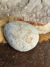 Load image into Gallery viewer, Celestite raw egg