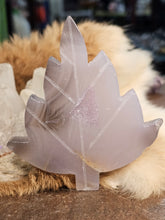 Load image into Gallery viewer, Amethyst agate leaf
