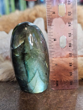 Load image into Gallery viewer, Labradorite free form
