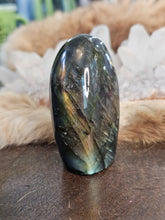 Load image into Gallery viewer, Labradorite free form
