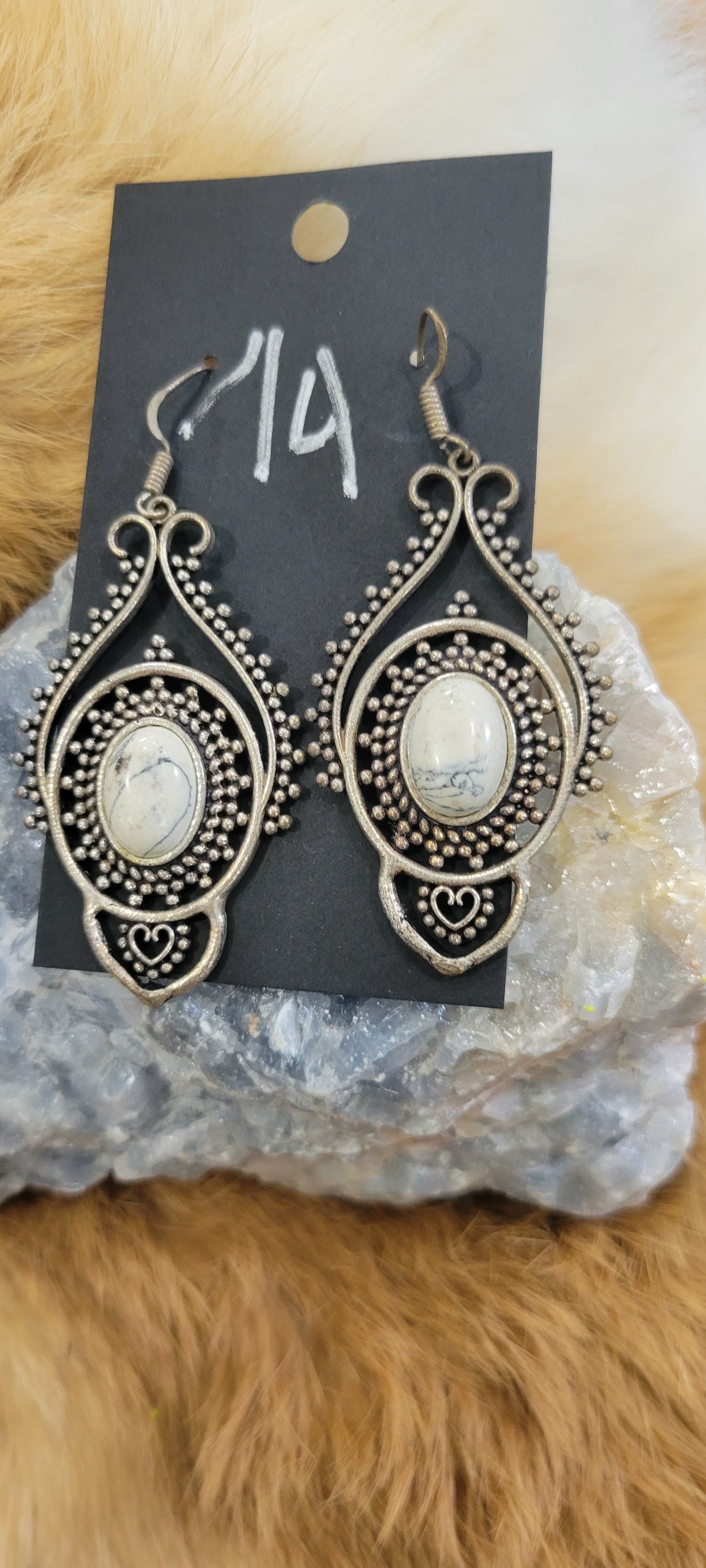 Elegant Howlite fashion earrings